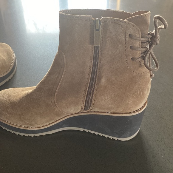 Earth Origins Suede Wedge Boot - Picture 5 of 6